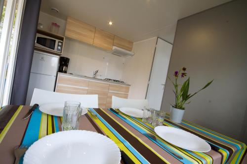 Dapur atau dapur kecil di Camping Les Garennes