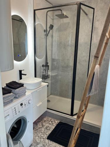 Vonios kambarys apgyvendinimo įstaigoje Bright apartment