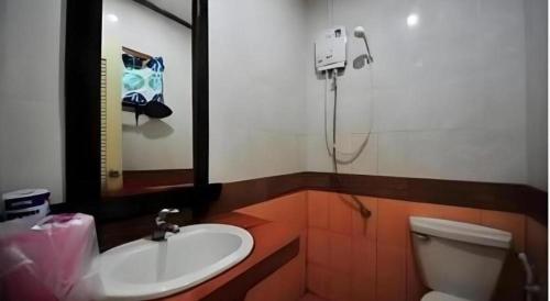 Phòng tắm tại Phuttachot Resort