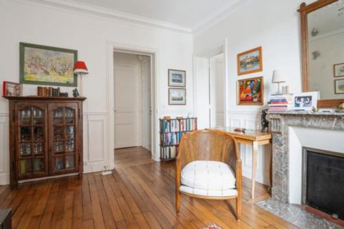 Bright apt with balcony in the heart of Paris