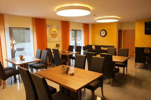 a dining room with wooden tables and chairs at Hotel Alter Zoll in Kleinblittersdorf