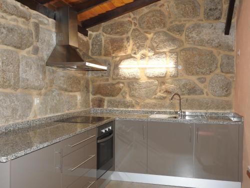 Dapur atau dapur kecil di Encosta Dos Túneis - Turismo E Lazer