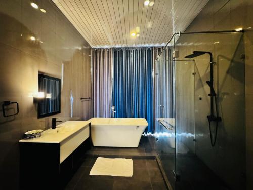 Koupelna v ubytování Pearl White Residency-HOTEL