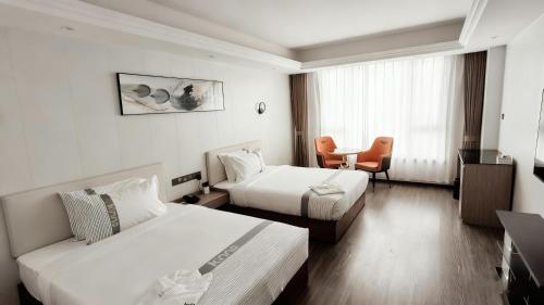 Postel nebo postele na pokoji v ubytování Kinno International Hotel