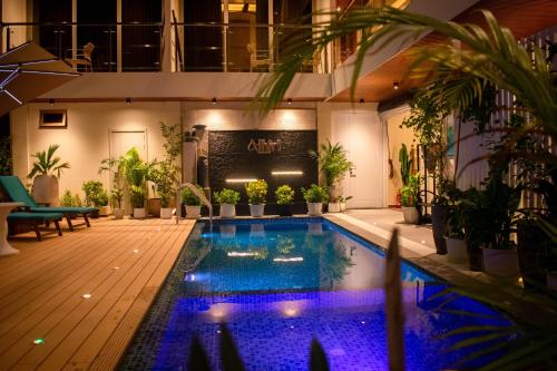 Bazén v ubytování Athiri Residence Goidhoo - Island beach holiday nebo v jeho okolí