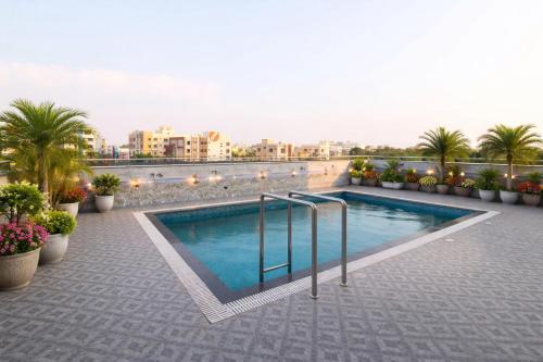 Hồ bơi trong/gần Hotel Opulence Kalinga