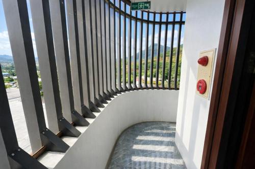 een trap naar een balkon bij Như Ý Hotel Hà Giang in Ha Giang