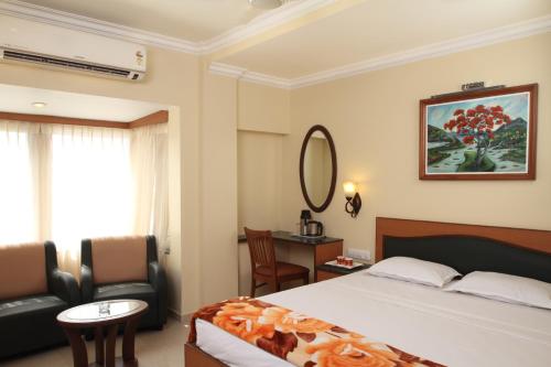 Кровать или кровати в номере Hotel Nahar Manchester Inn