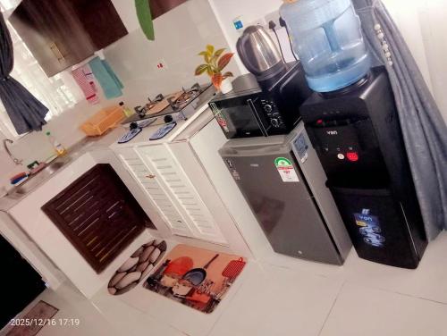 Cuisine ou kitchenette dans l'établissement Diani Beach rentals - 201 Studio Apartment