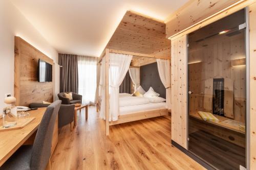 En eller flere senge i et værelse på Hotel Sun