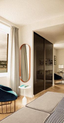 Lasala Plaza Hotel - Adults Only — wardrobe