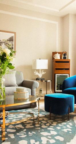Lasala Plaza Hotel - Adults Only — Living room