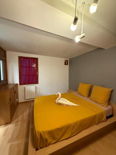 Ein Bett oder Betten in einem Zimmer der Unterkunft Maison de village , terrasse et spa