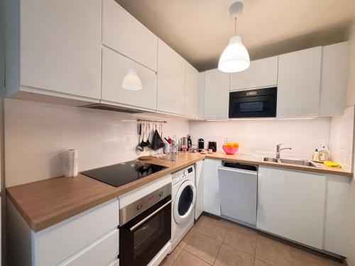 Køkken eller tekøkken på Parisian escape near Disney - Liz Appart