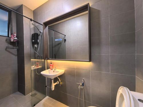 Et badeværelse på Alor Setar Lavanya Comfy Suite 01