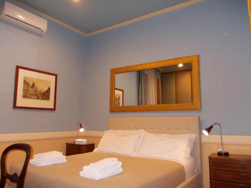 a bedroom with a bed and a mirror on the wall at Luxury ai Banchi Nuovi in Rome