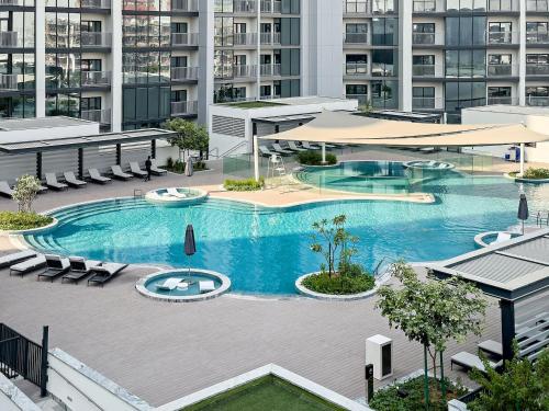 Stylish 1BR Sobha The Crest Pool & City View