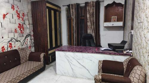 a room with two chairs and a counter in a building at SPOT ON Diamond Hotel in Rāmpura