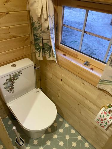 Phòng tắm tại Santa Kota, Christmas cottage