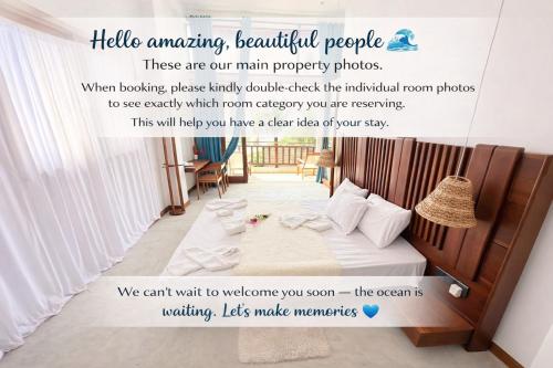 een slaapkamer met een bed waarop een bordje staat met de tekst: hallo geweldige mooie mensen dit zijn bij Ocean Air Guesthouse and Villa Weligama - MINUTE TO WAVES in Weligama