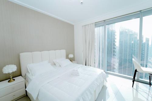 Burj Khalifa View 1BR - 3-min Walk to Dubai Mall