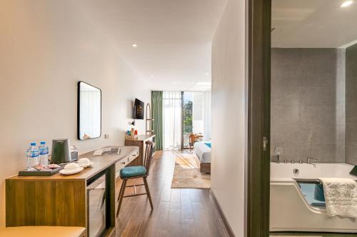 Et badeværelse på Sunrise Mountain View Resort