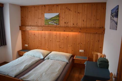 Giường trong phòng chung tại Apart Gertrud