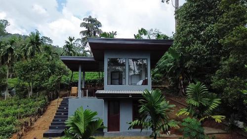 Een tuin van Rainforest cabin