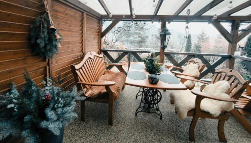 En balkon eller terrasse på Na Divokom Vŕšku