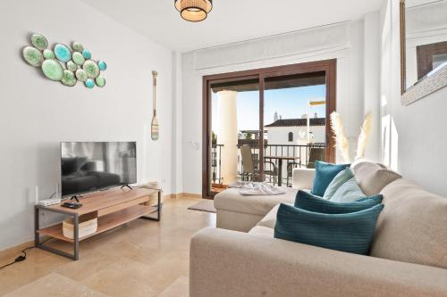 Lovely Beachfront Apartment in La Duquesa - RDR527