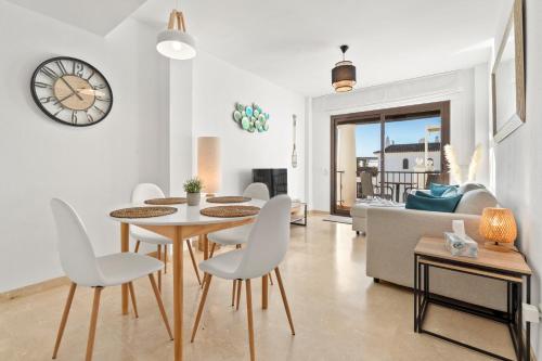 Lovely Beachfront Apartment in La Duquesa - RDR527