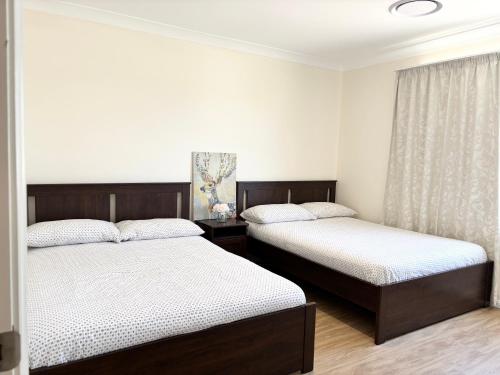 Postel nebo postele na pokoji v ubytování Riviera Caravan Park