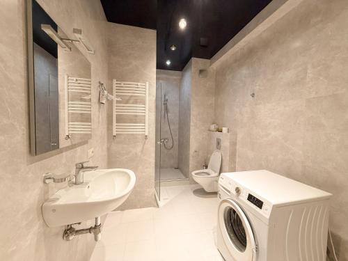 Koupelna v ubytování Super Luxury Apartments