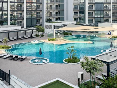 Elegant 1BR Sobha Crest City Views
