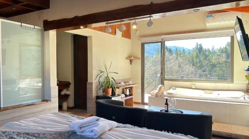 Postel nebo postele na pokoji v ubytování SUITES ALITHUÉ