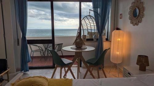 Studio Sea View by QoZzy