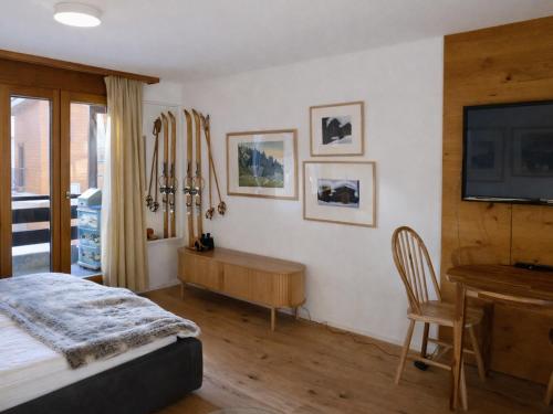 Bright studio with balcony & view to the Matterhorn