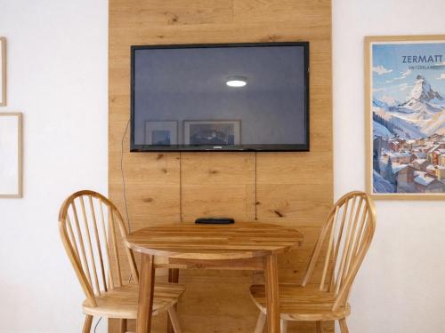 Bright studio with balcony & view to the Matterhorn