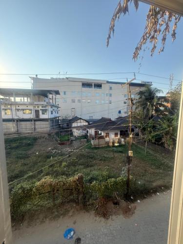 Tòa nhà nơi nhà nghỉ dưỡng tọa lạc