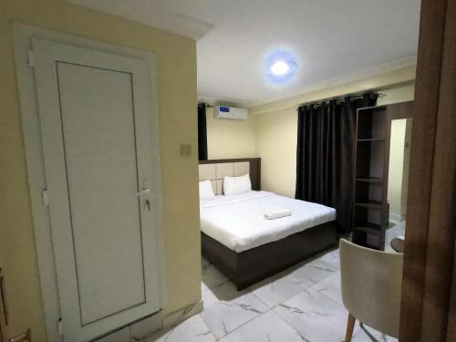 Postel nebo postele na pokoji v ubytování Ocean Hotel Mogdishu Somalia