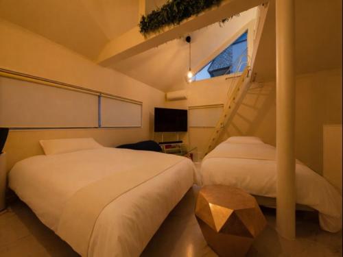 Shibuya 10min , 2min walk to Shirokanedai Sta , 70sqm House ,Family Friendly ,Queen Bed, Switch , Free Wi-Fi, PocketWi-Fi