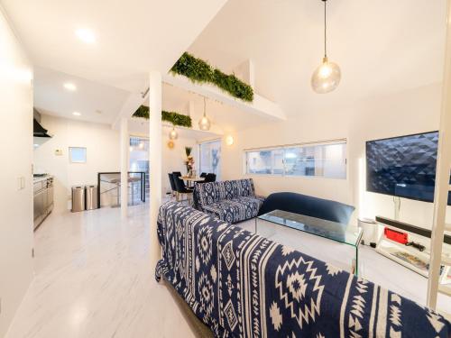 Shibuya 10min , 2min walk to Shirokanedai Sta , 70sqm House ,Family Friendly ,Queen Bed, Switch , Free Wi-Fi, PocketWi-Fi