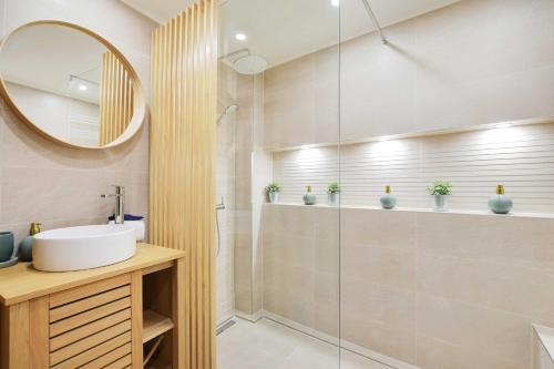 Stunning Duplex 1BR- 4P - Notre-Dame Cathedral
