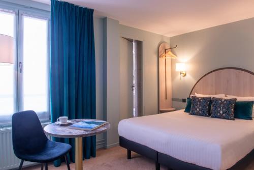 Postel nebo postele na pokoji v ubytování Hotel France Albion