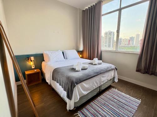 En eller flere senge i et værelse på Apartamento aconchegante e moderno na melhor área da cidade, Cozy and modern apartment in best area of the city