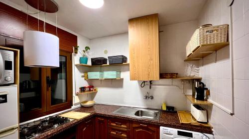 Kuchyň nebo kuchyňský kout v ubytování Casa rural Hitohouse Bed&Climb