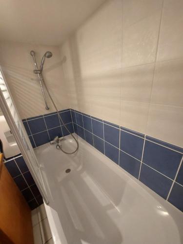 Et badeværelse på Cosy Duplex Arc1800 Aiguille Grive1 6 personnes