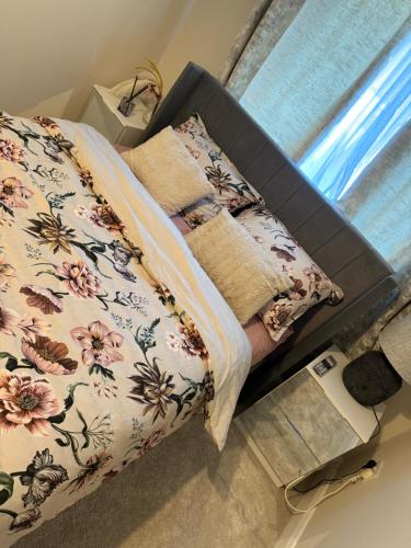 een bed in een kamer met een kussen en een raam bij Guests house in Sligo