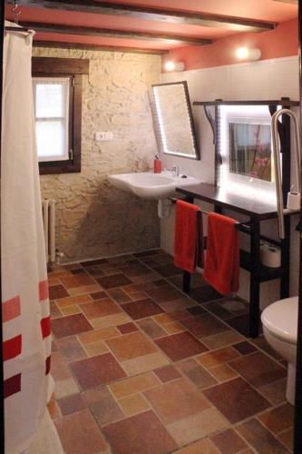 a bathroom with a sink and a toilet at Albergue Rural Montebaserria in Ziortza-Bolibar