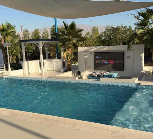 Het zwembad bij of vlak bij Santorini check in